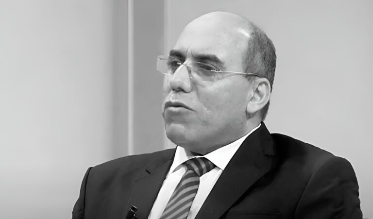 الكاتب الصحفى قطب العربى